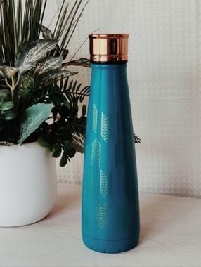 Sip by Swell Stainless Steel Water Bottle Teal w/Gold Cap and Arrow Design 15 oz